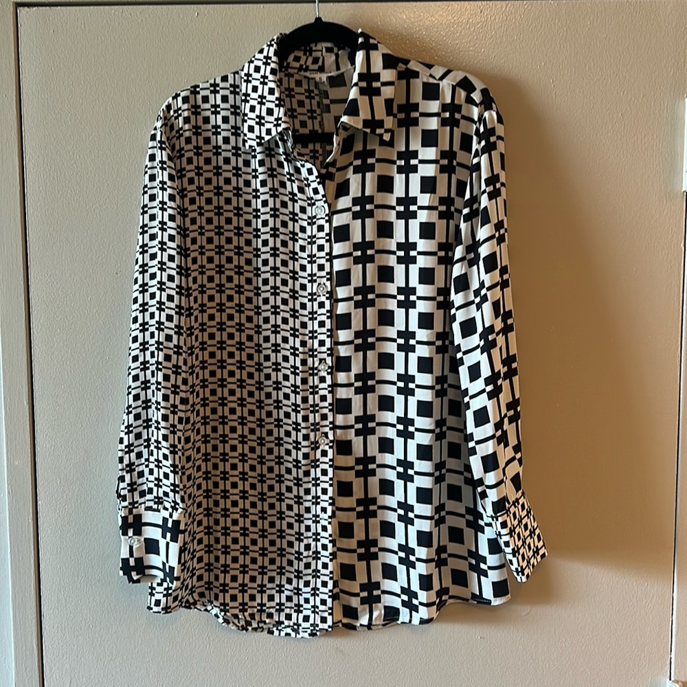 Steve Madden black & white patterned satin blouse